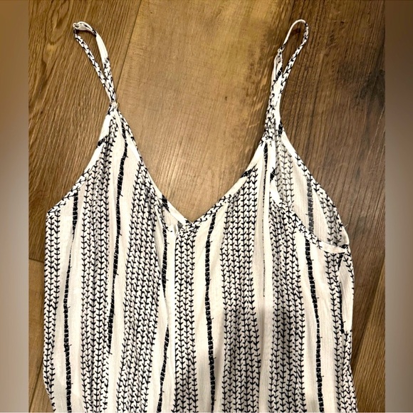 Black and White Patterned Women's Jumper - Picture 7 of 8